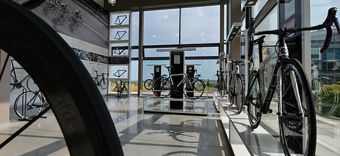 Bike fitting, bike shop Rent a bike, buy bike, bike repair, bike sales, bike ship, bike store, bicycle, racing bikes, MTBs (mountain bikes), gravel bikes and e-bikes, carbon bikes, CYCLING FRIENDS Cape Town, Green Point, South Africa